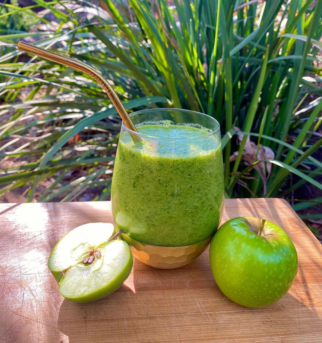 Refreshing Super Green Smoothie Drink