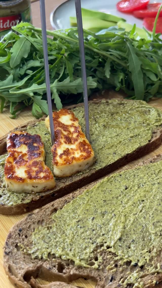 Grilled Halloumi Pesto Sandwich