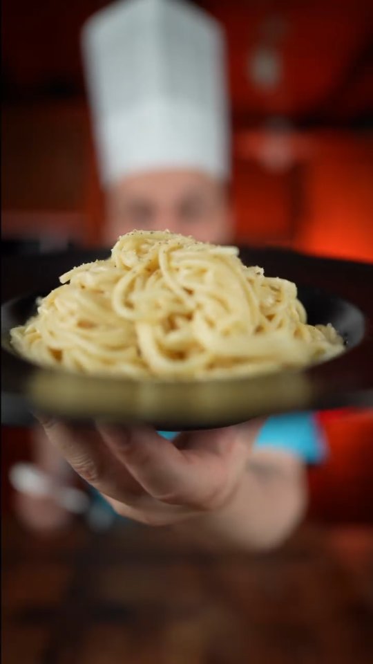 Classic Italian Cacio E Pepe Pasta