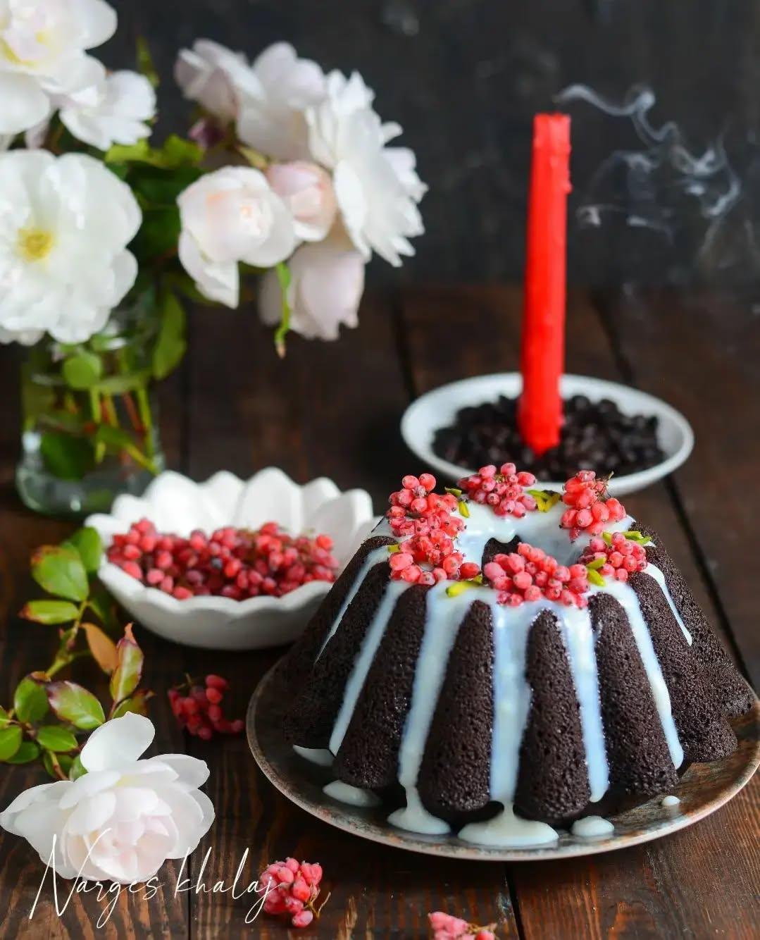 Chocolate Cake with White Sauce