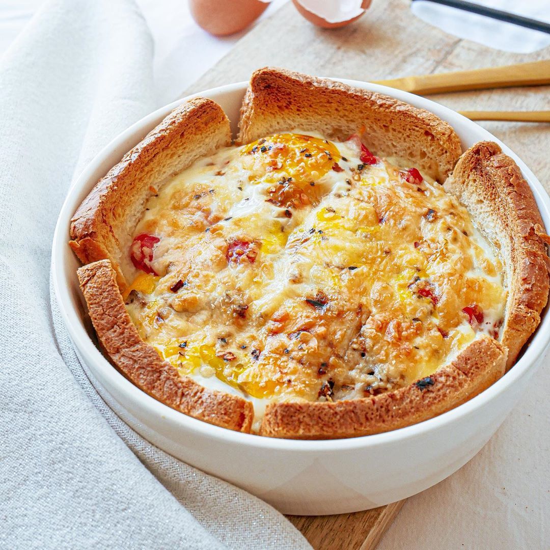 Crustless Quiche with Bread Base
