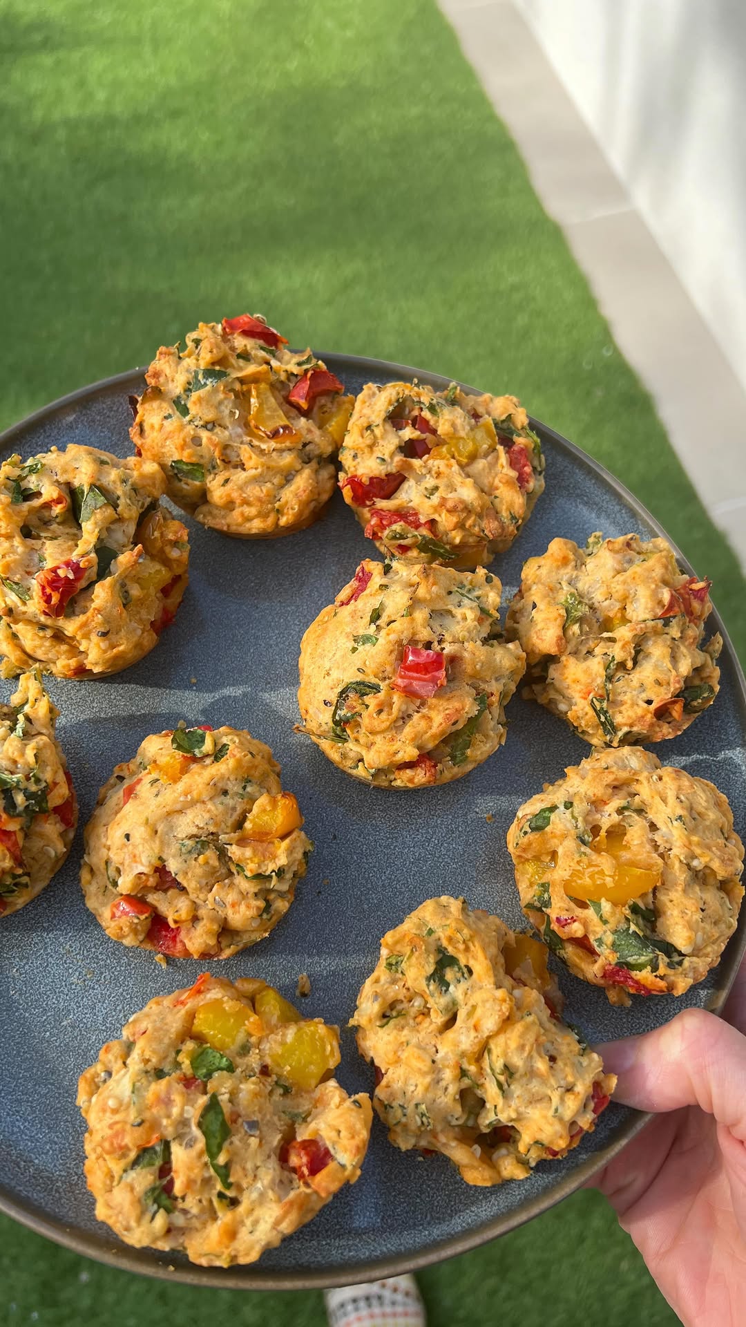 Spinach and Roasted Pepper Muffins