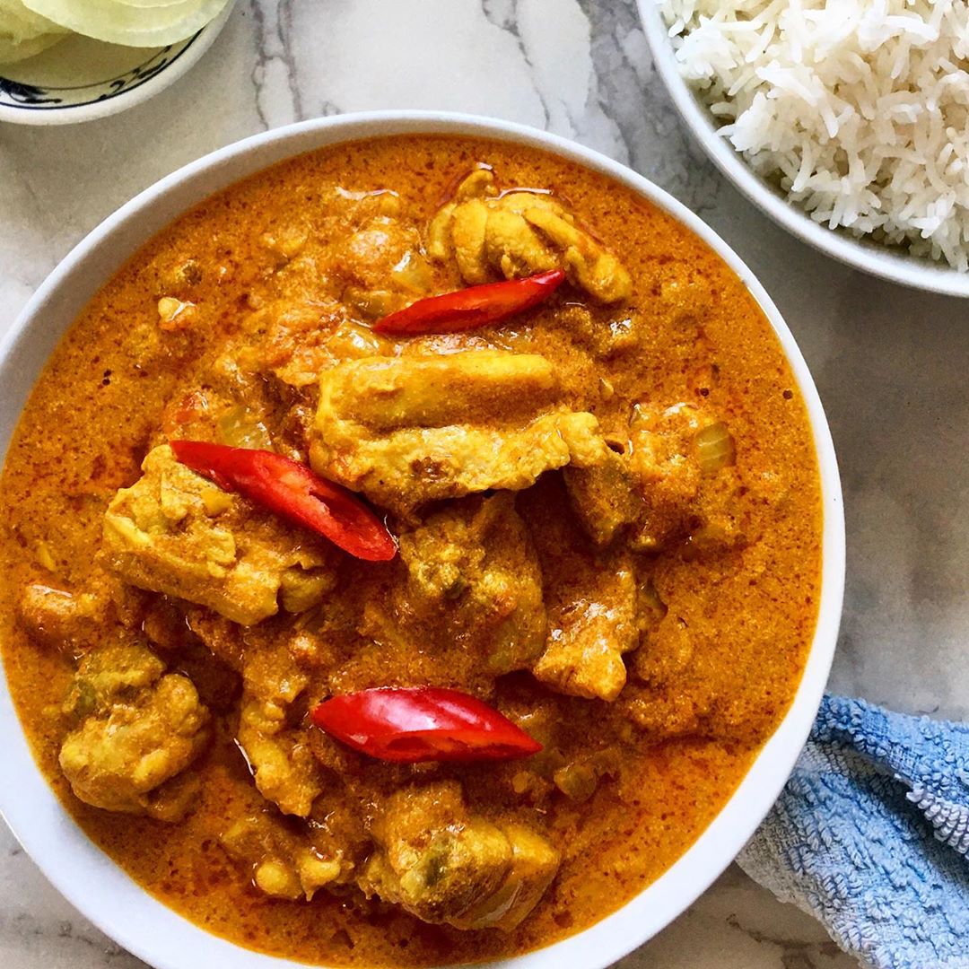Homestyle Chicken Curry with Spices and Yogurt