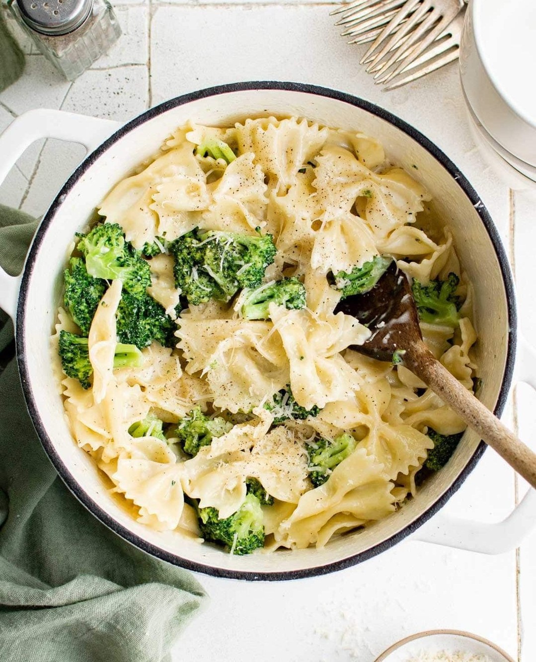 Garlic Parmesan Broccoli Pasta