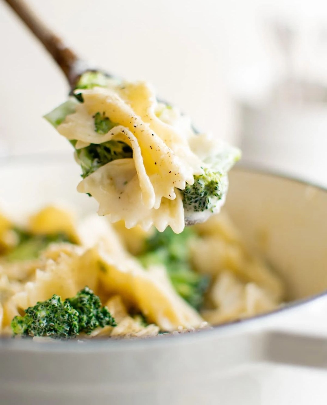 Garlic Parmesan Broccoli Pasta