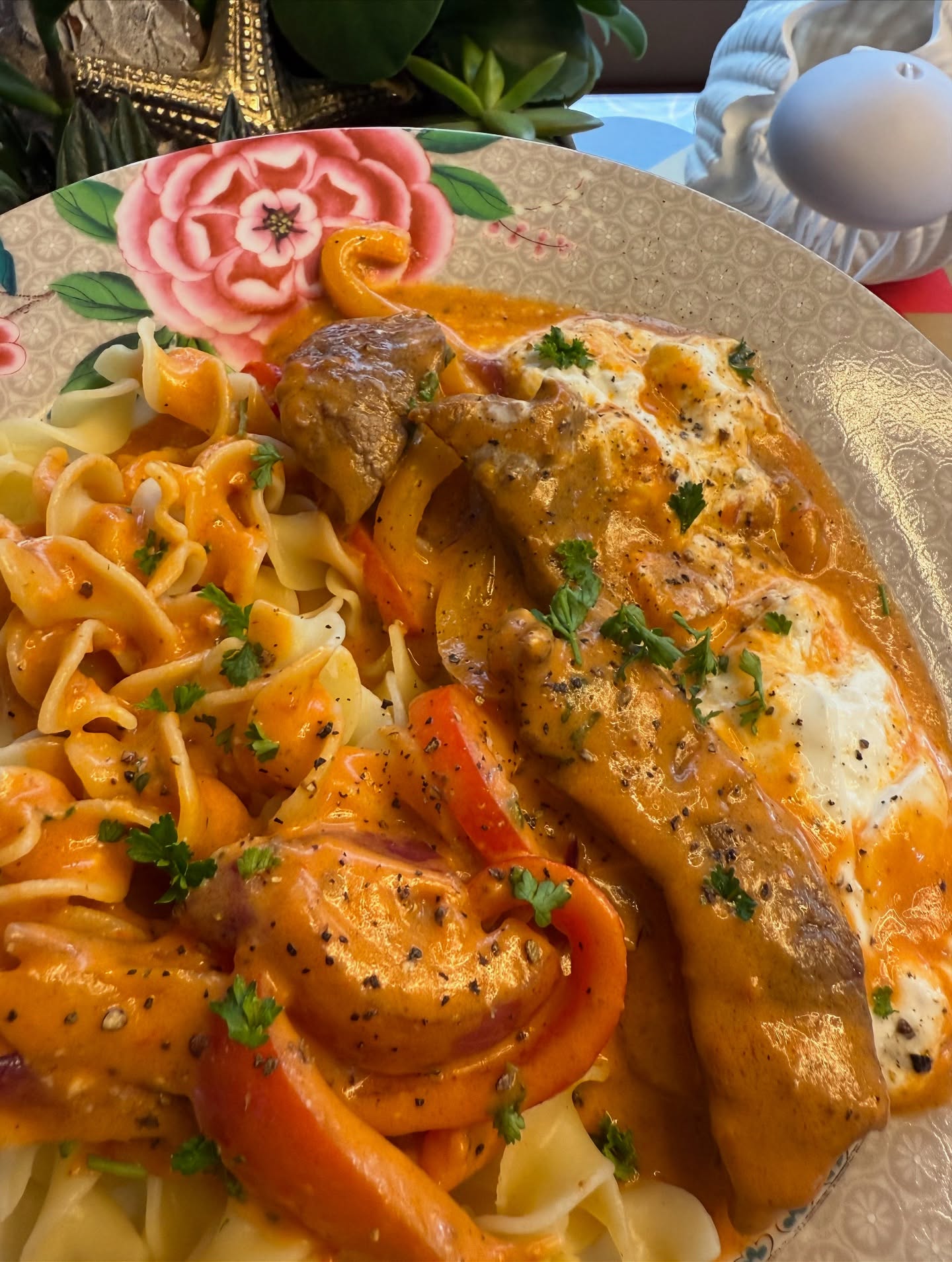 Pasta with Beef Fillet, Peppers, and Burrata in Tomato Cream Sauce