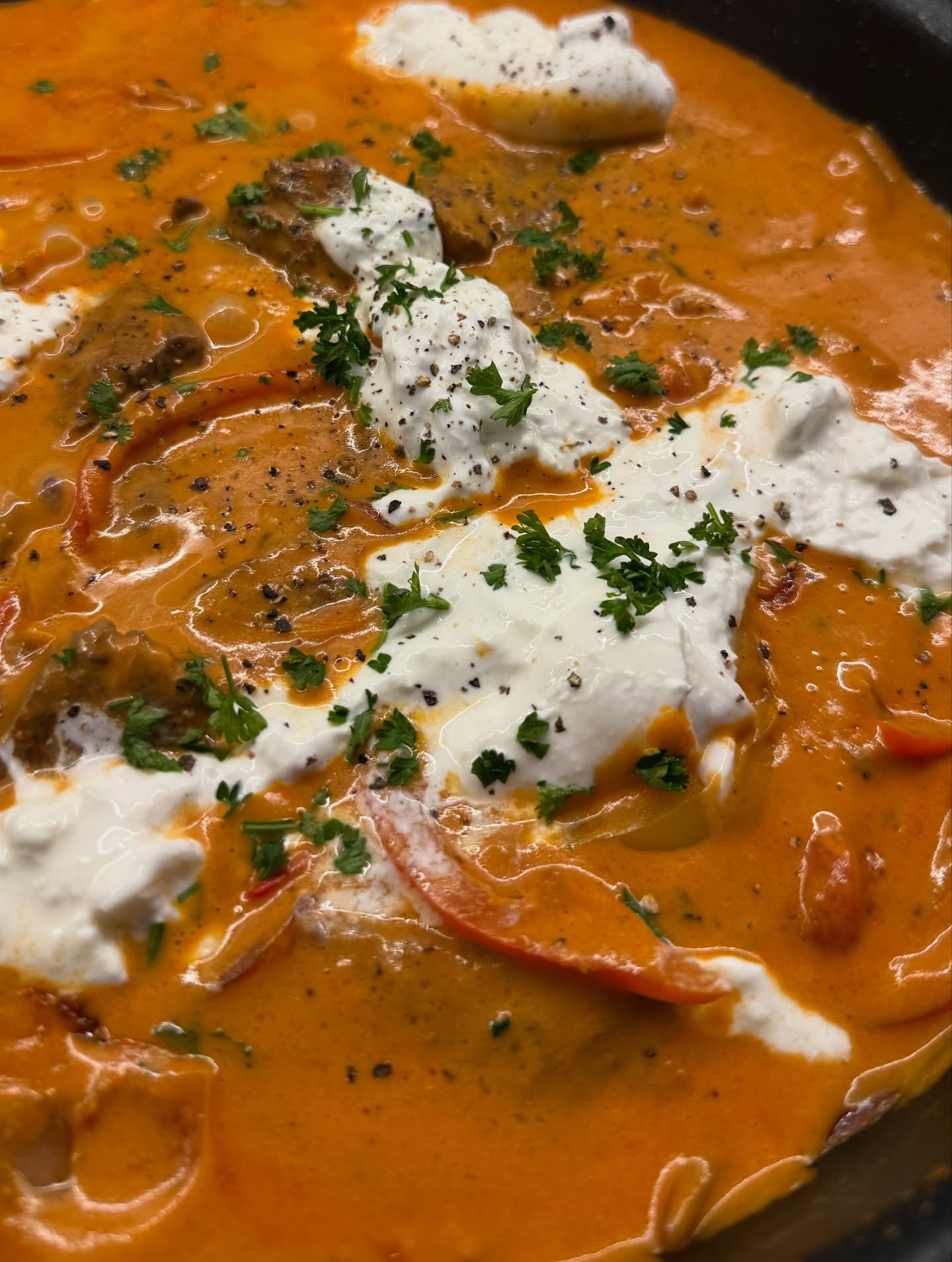 Pasta with Beef Fillet, Peppers, and Burrata in Tomato Cream Sauce