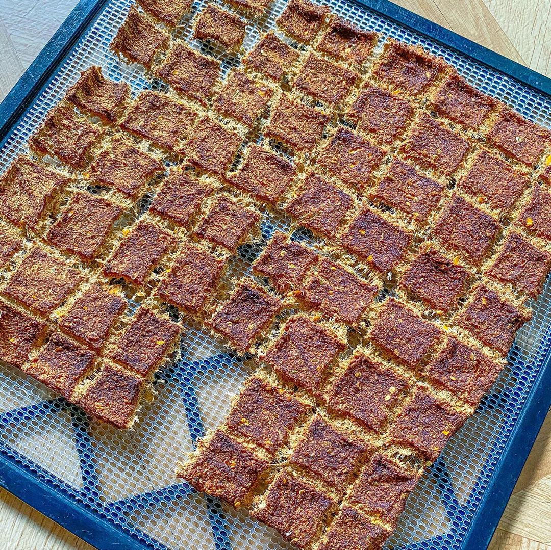 Raw Vegan Crackers from Vegetable Pulp