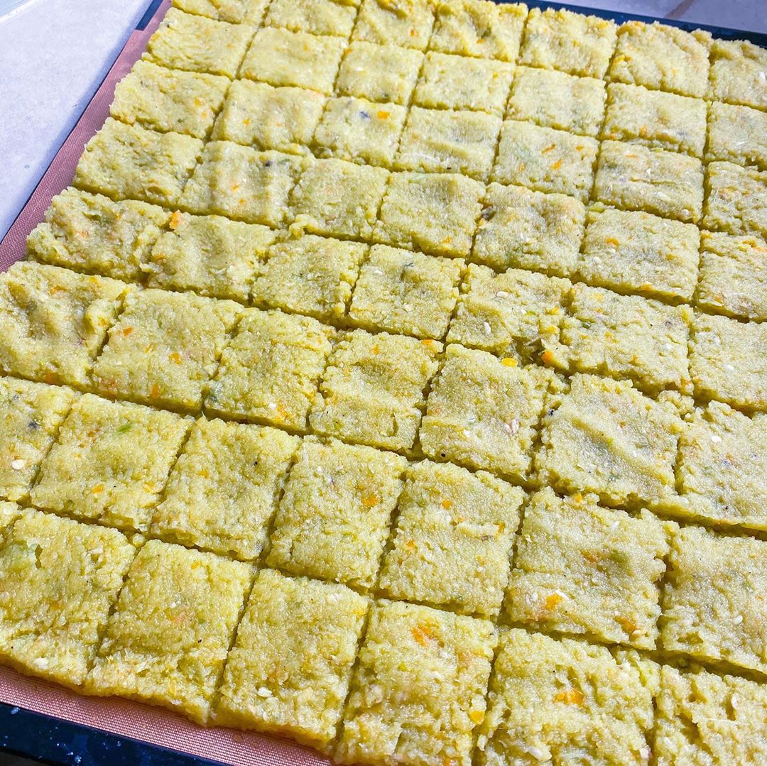 Raw Vegan Crackers from Vegetable Pulp