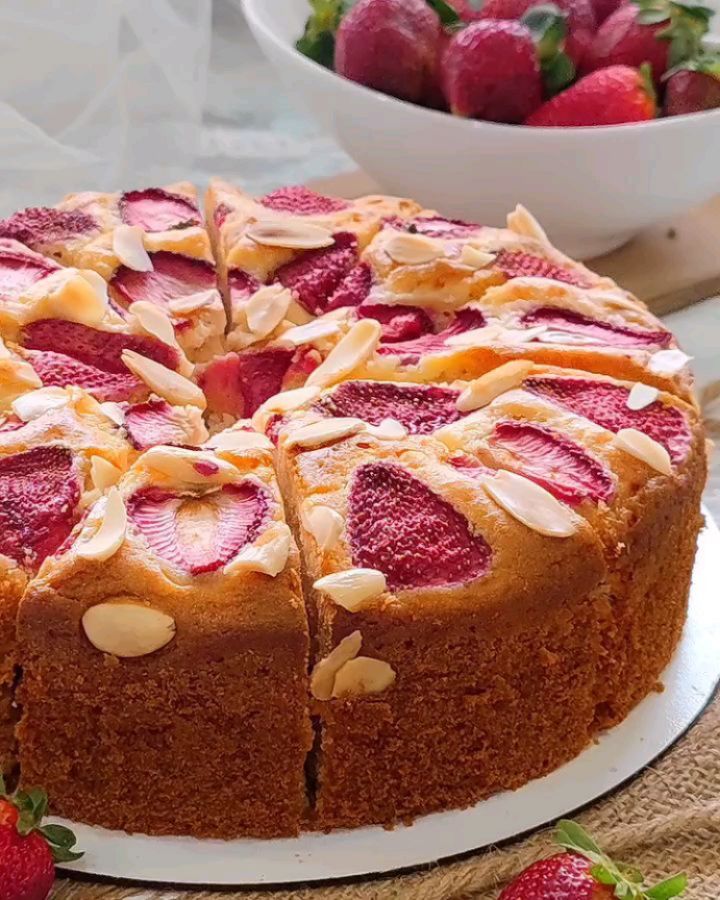 Fluffy Cafe-Style Strawberry Cake