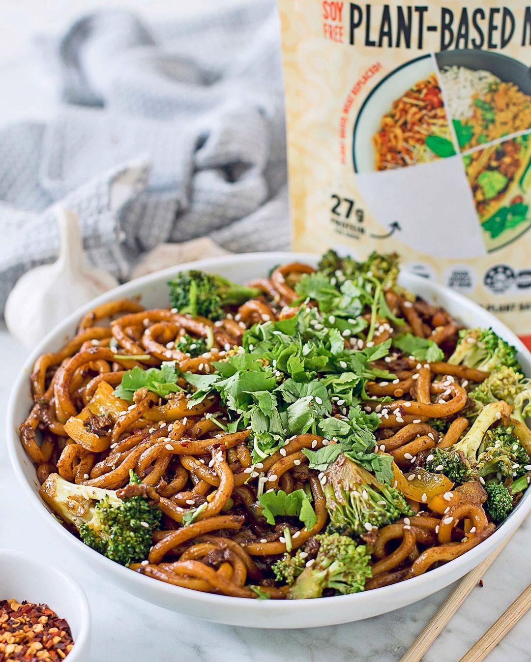 15-Minute Udon Noodle Stir-Fry with Vegetables and Plant-Based Mince