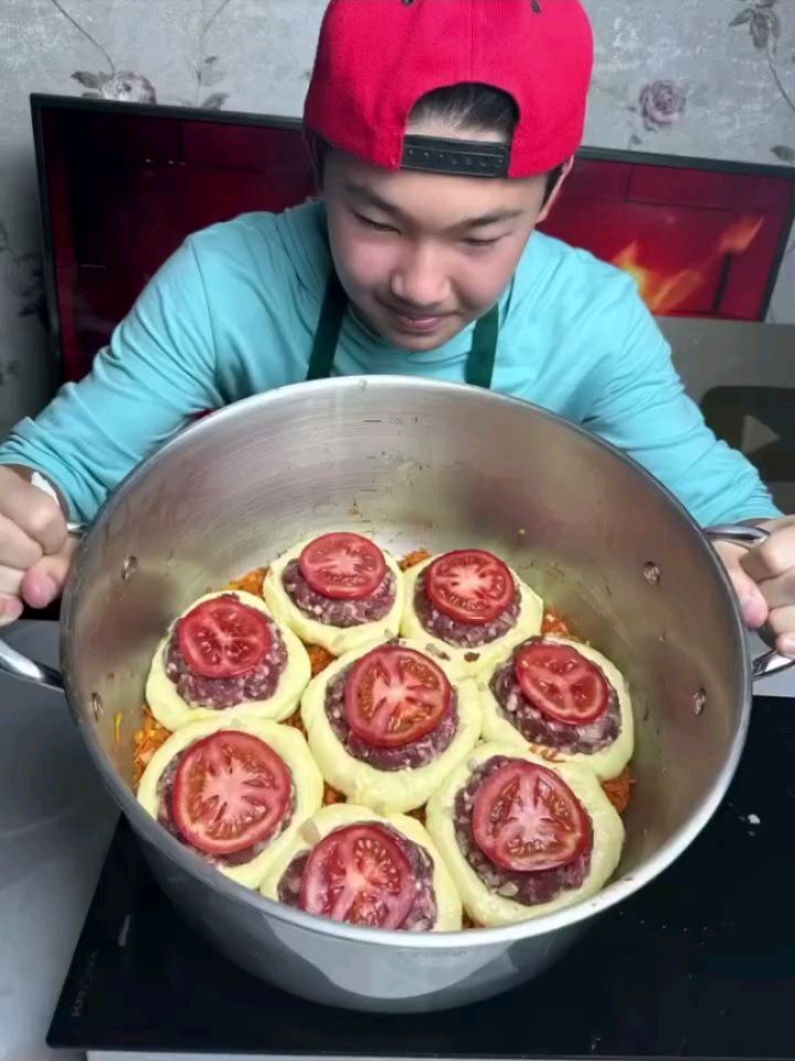 Fried Pastry with Cabbage and Meat Filling
