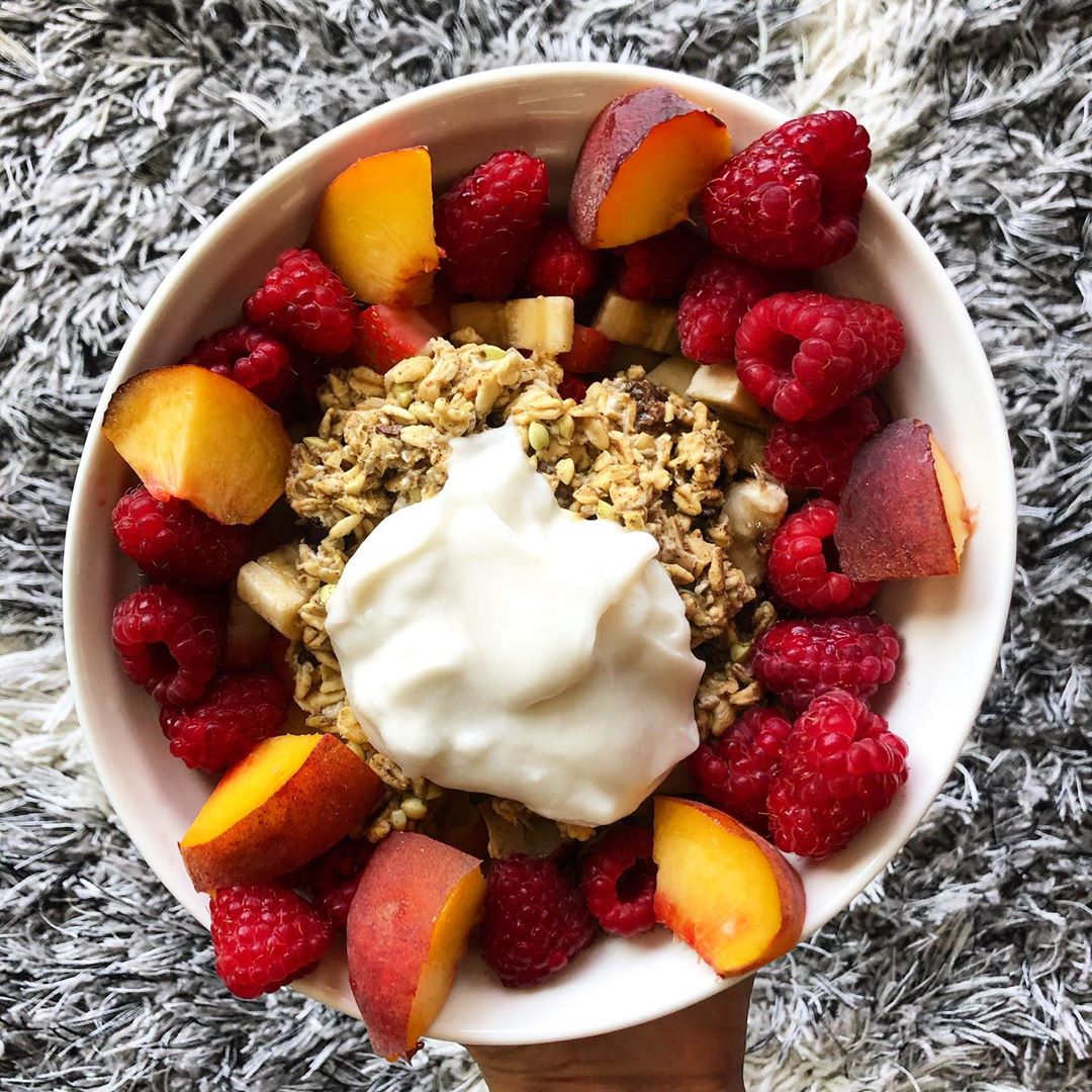 Raspberry and Peach Overnight Oats Breakfast