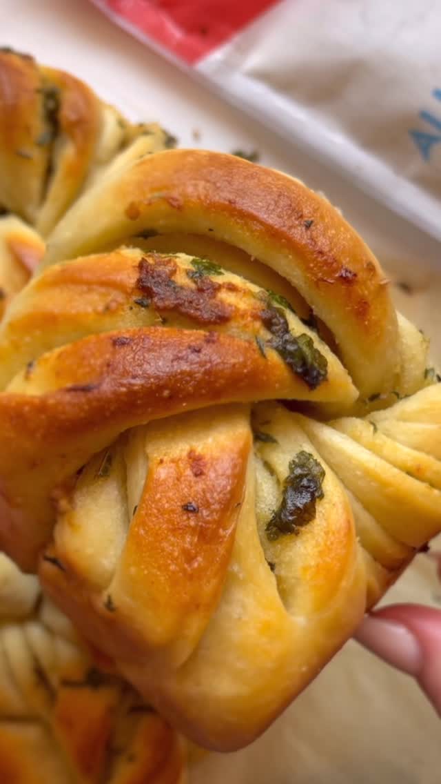 Garlic Herb Twisted Rolls