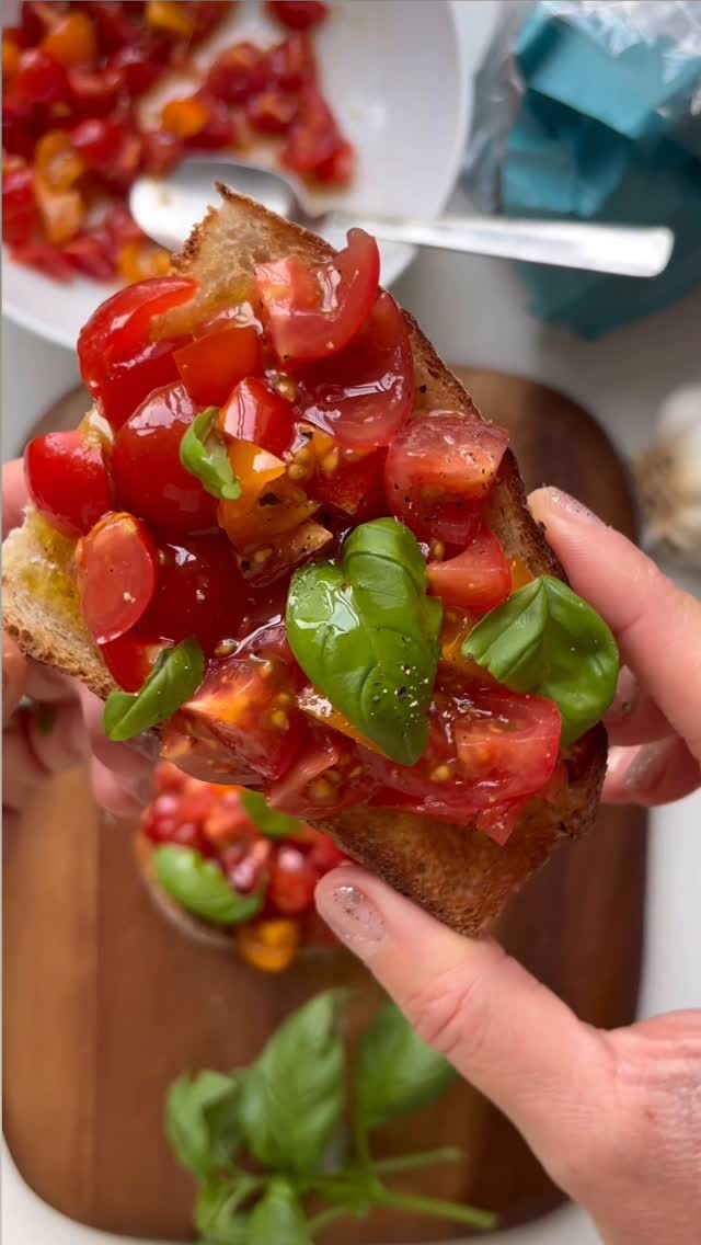 Fresh Tomato and Basil Bruschetta