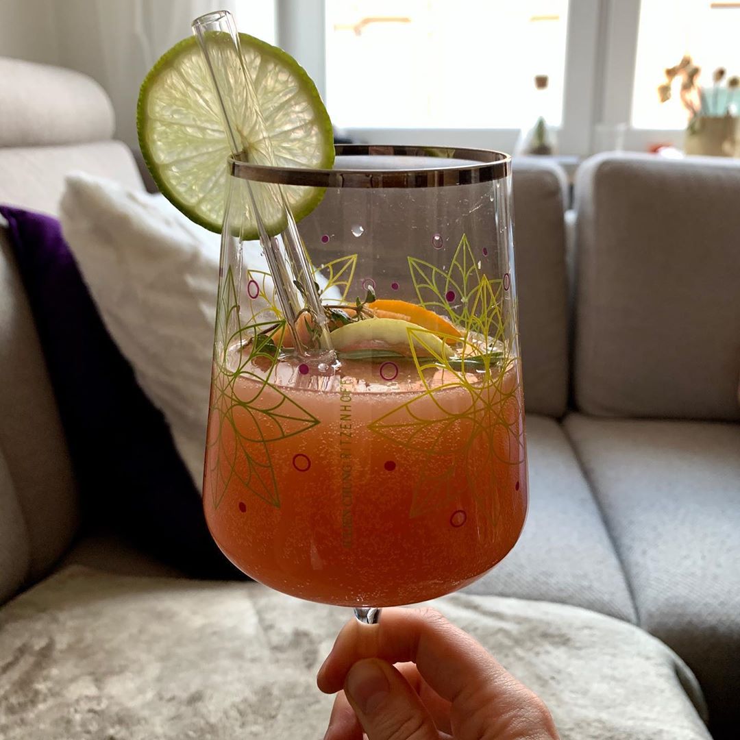 Grapefruit Lemonade with Citrus Fruits and Herbs