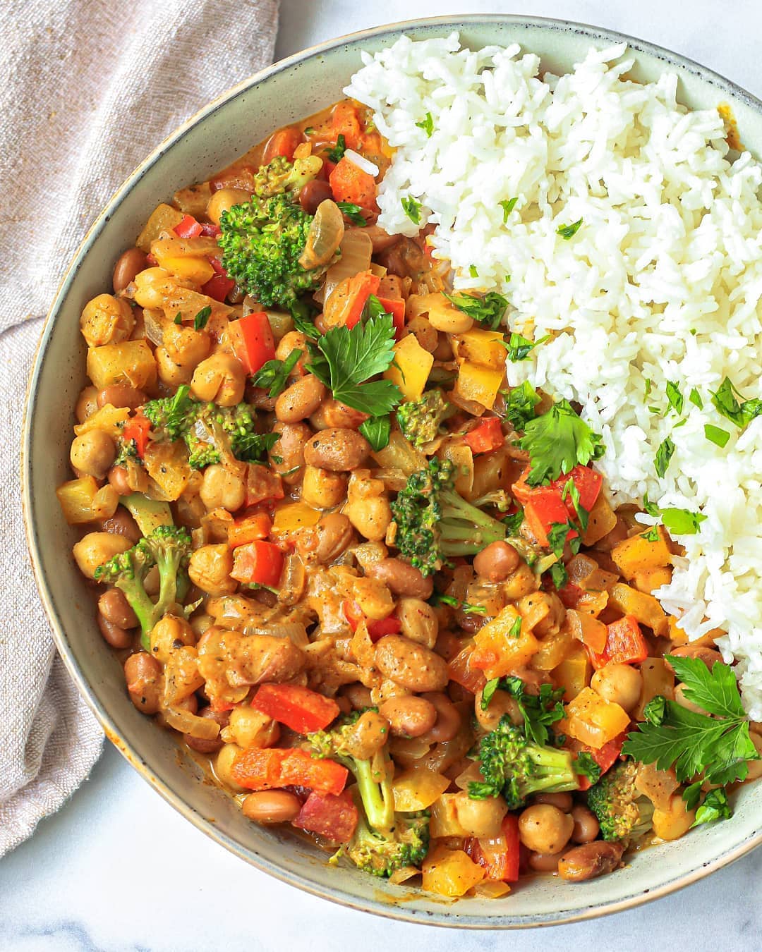 Chickpea and Pinto Bean Curry with Broccoli and Peppers