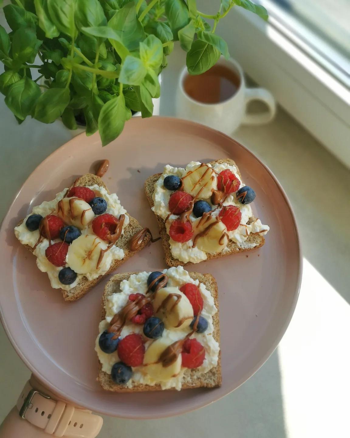 Sweet Cottage Cheese Toast
