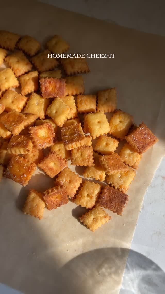 Homemade Cheez-Its Cheese Crackers