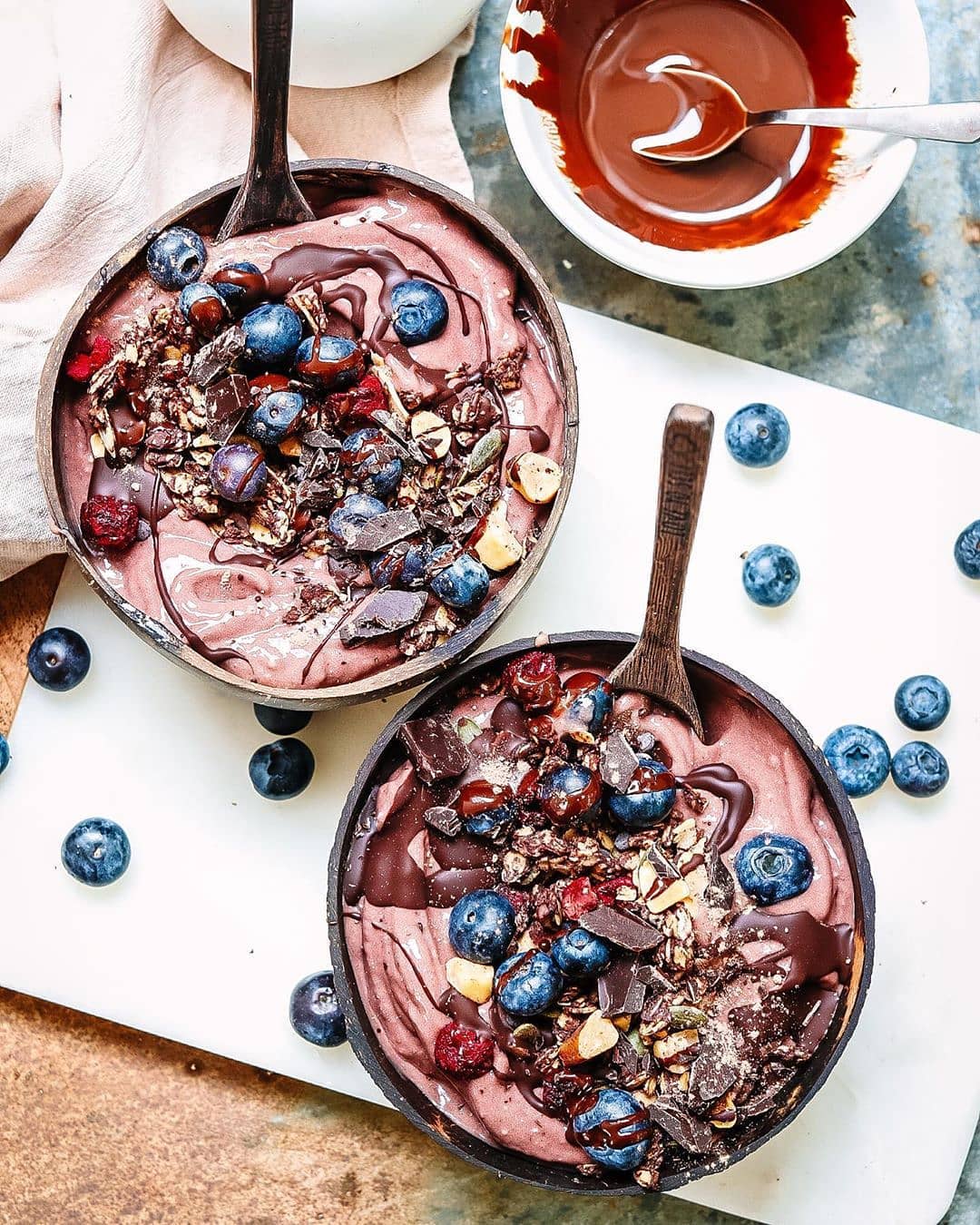 Healthy Avocado Banana Acai Smoothie Bowl