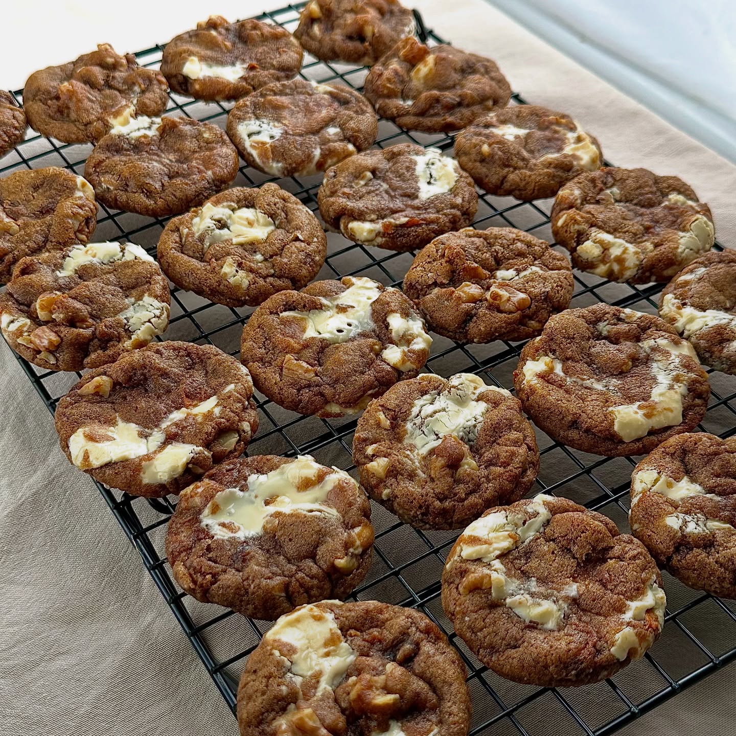 Carrot Cake Cookie Sandwich