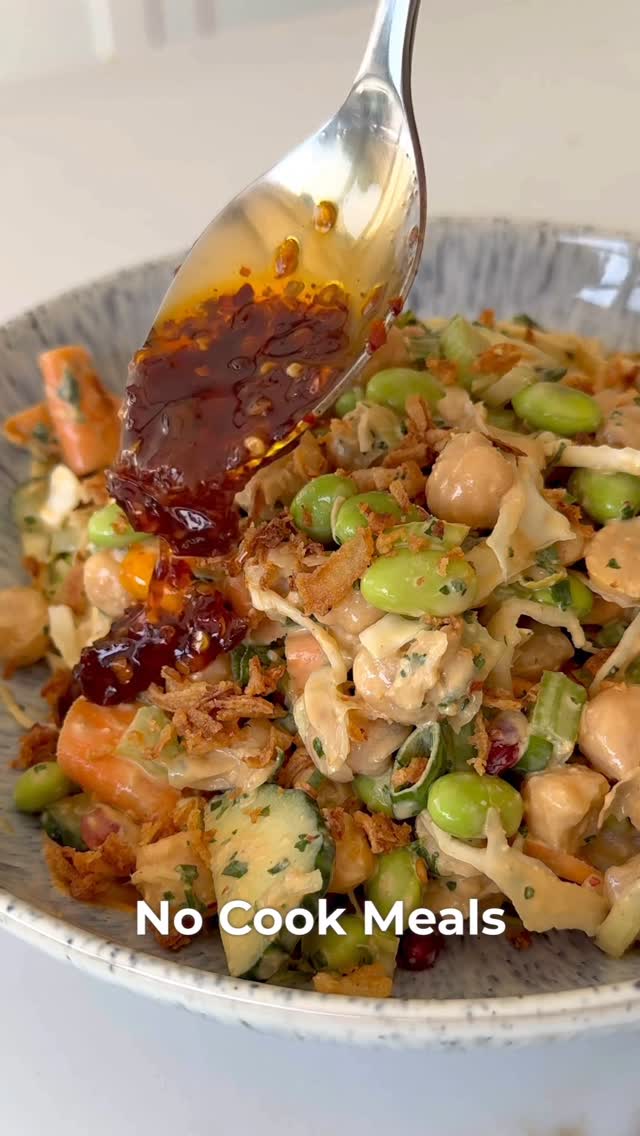 Satay Chickpea Crunch Salad