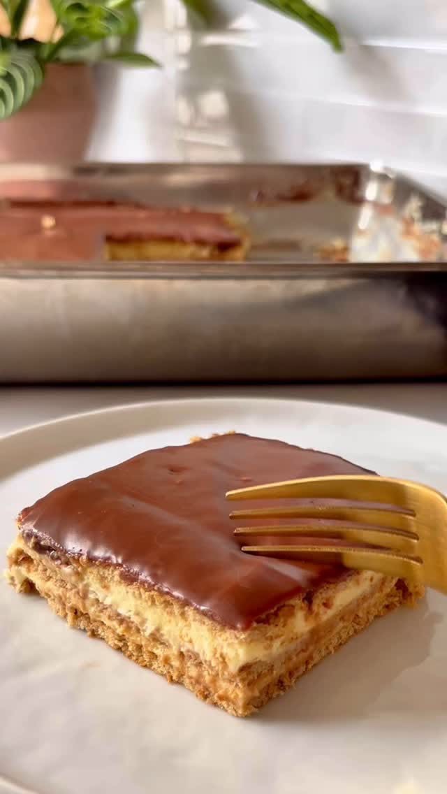 No-Bake Chocolate Eclair Cake