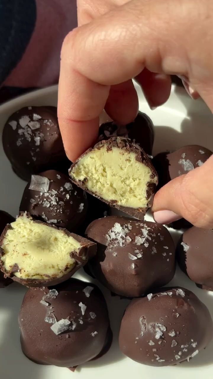 Dark Chocolate Pistachio Cheesecake Balls