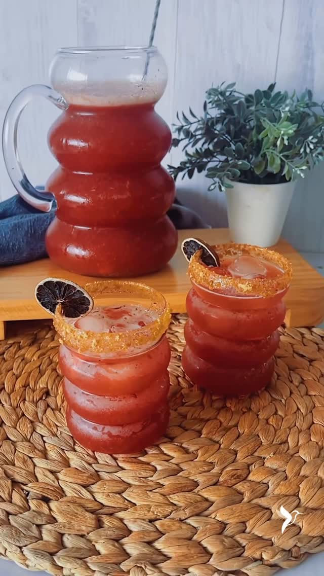 Hibiscus and Strawberry Iced Tea