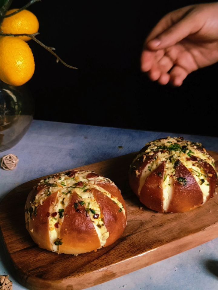Cheesy Korean Garlic Buns