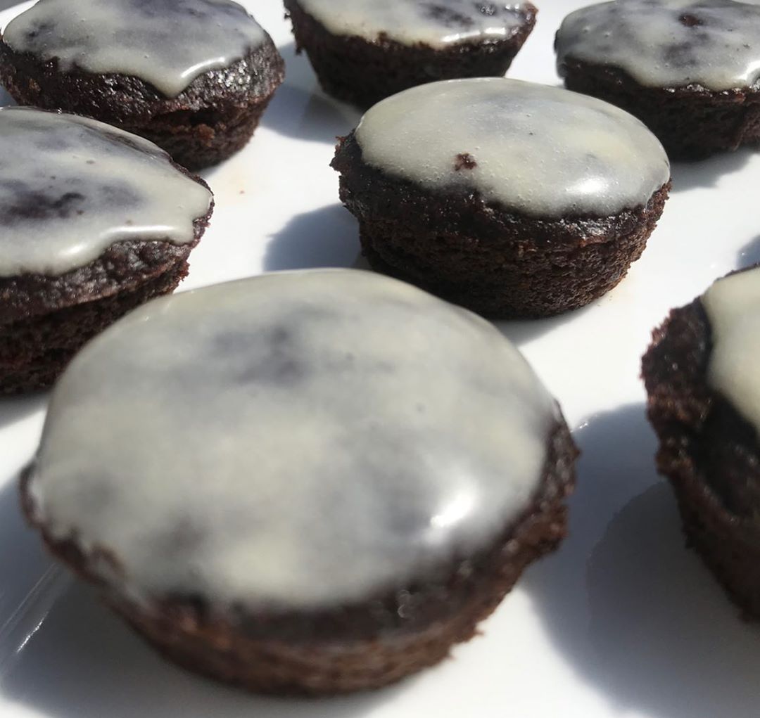 Super Fudgy Flourless Chocolate Cupcakes
