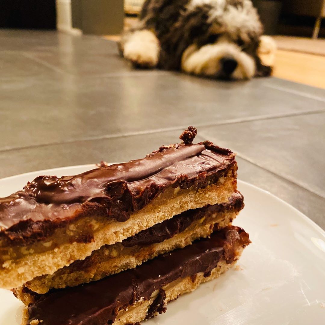 Easy Homemade Healthy Twix Bars