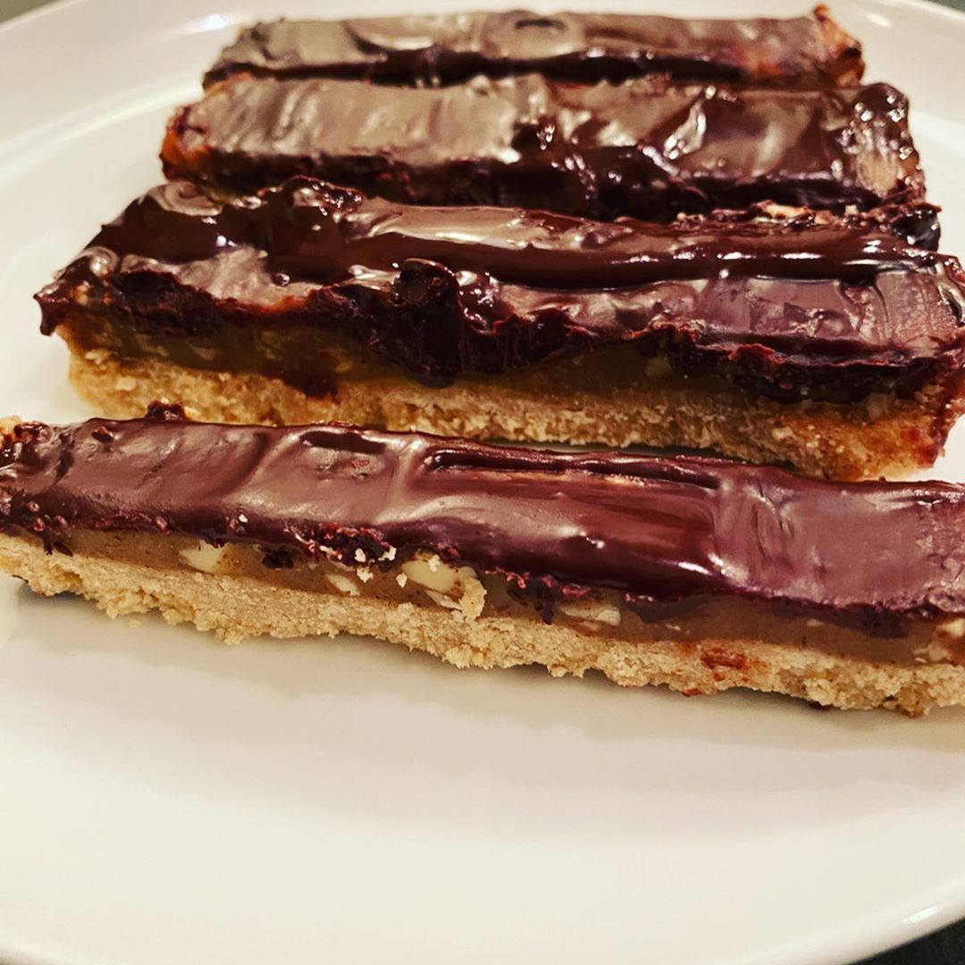 Easy Homemade Healthy Twix Bars