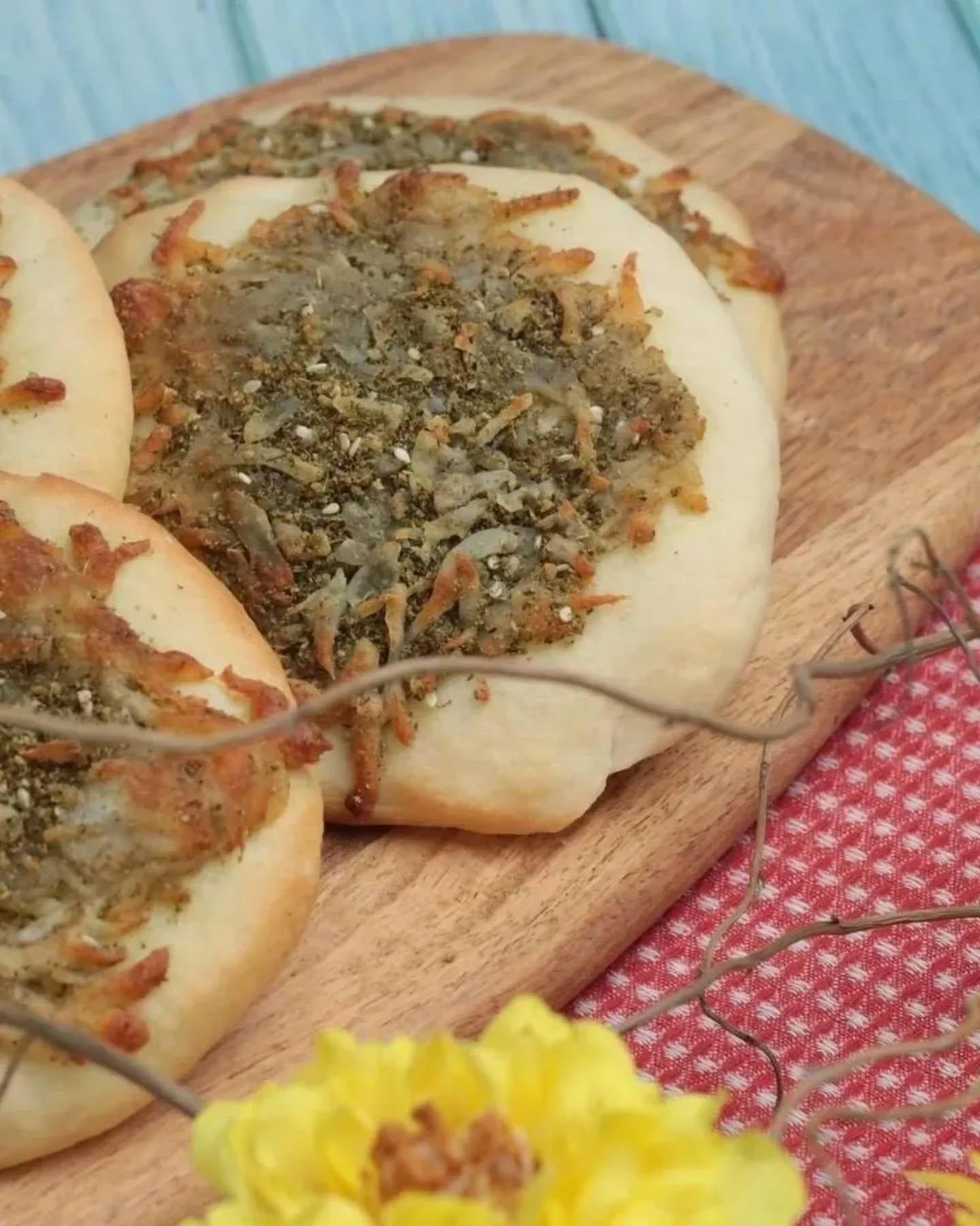 Za'atar and Cheese Manakish
