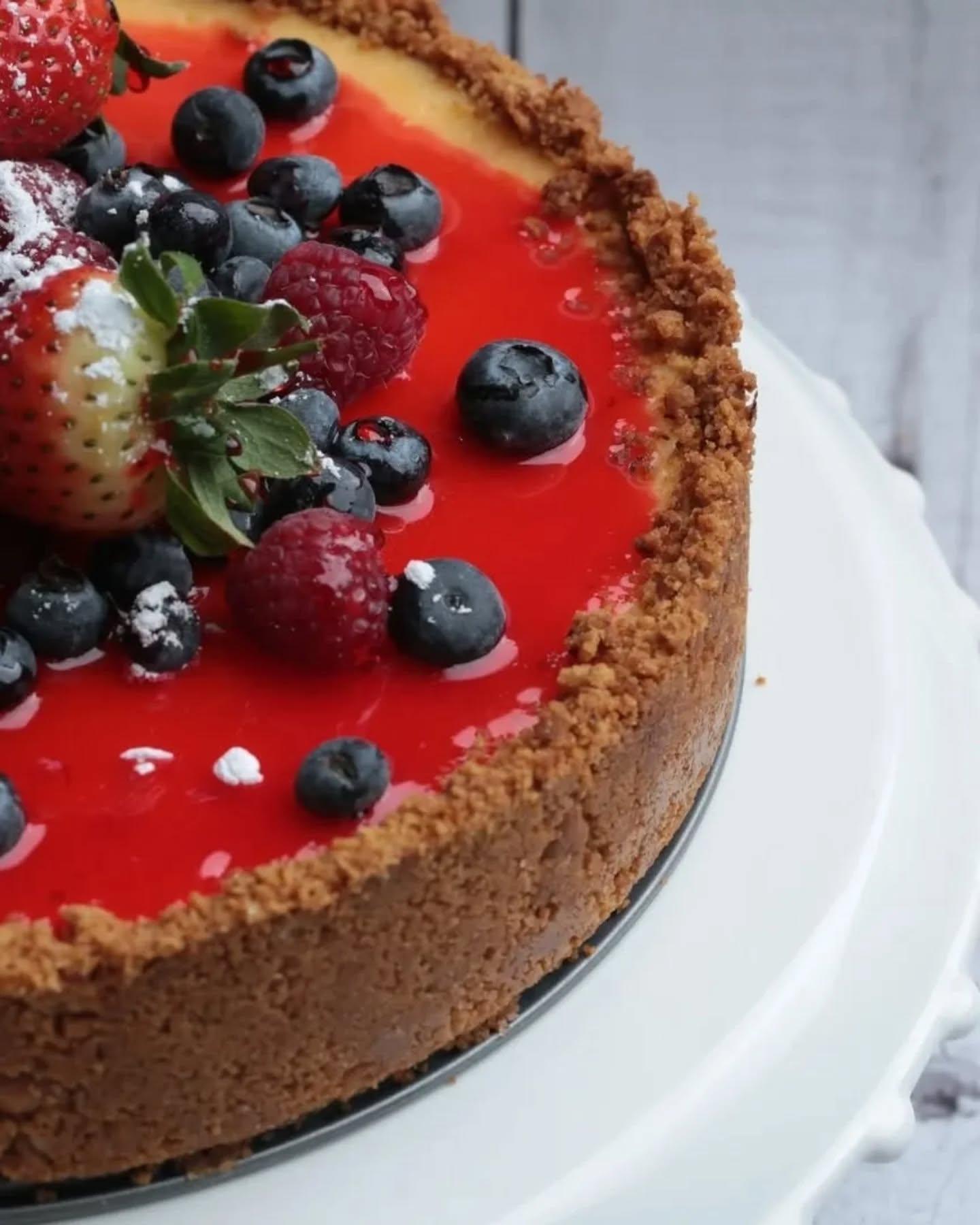Strawberry Cheesecake with Biscuit Crust