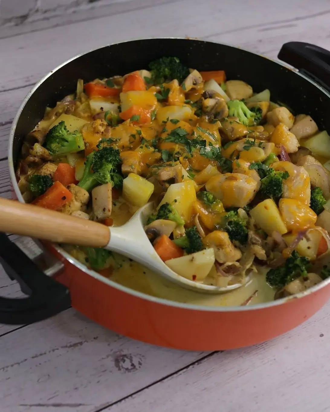 Chicken Stew with Cream and Cheese