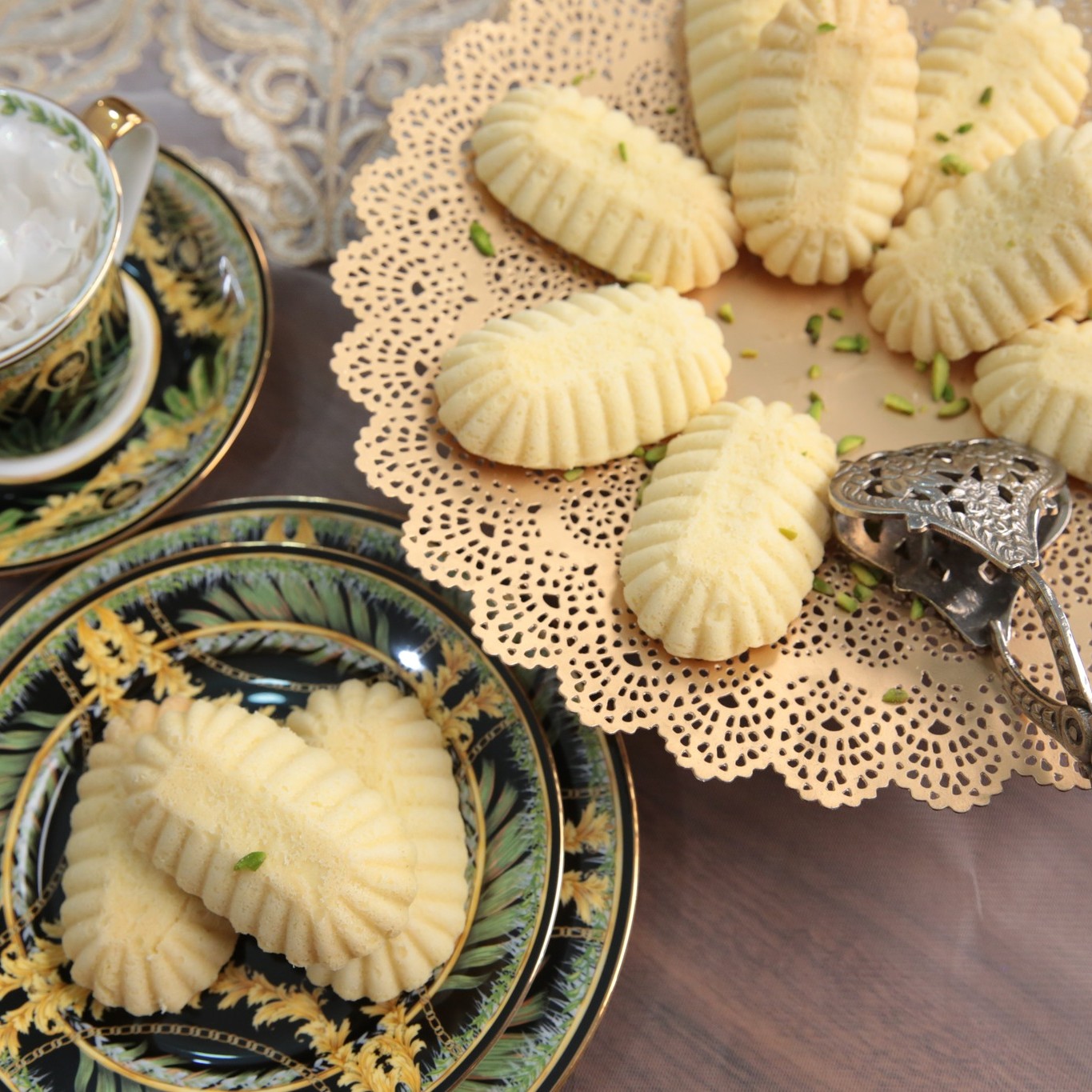 Baked Seniyeh Pastry with Pistachio Filling