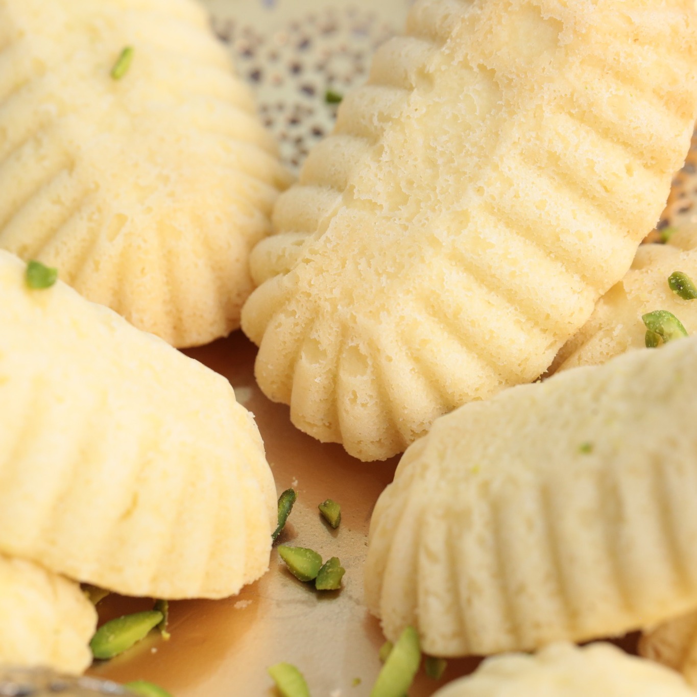Baked Seniyeh Pastry with Pistachio Filling