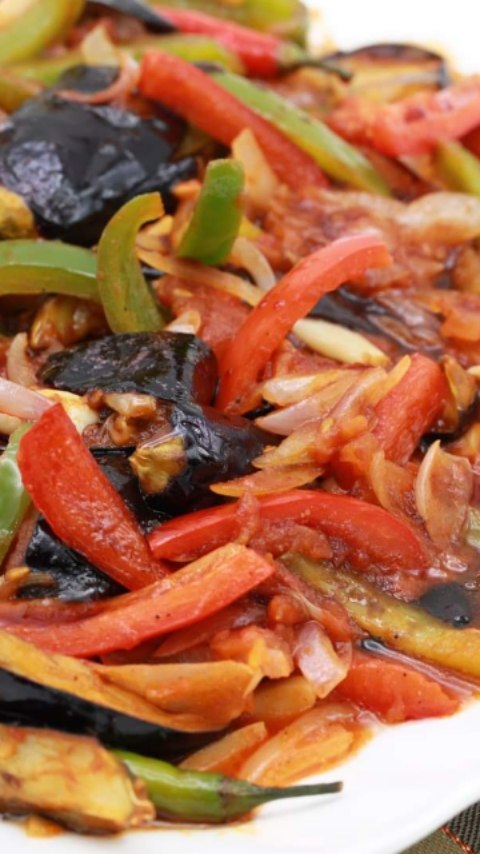 Eggplant Makmoura with Vegetables