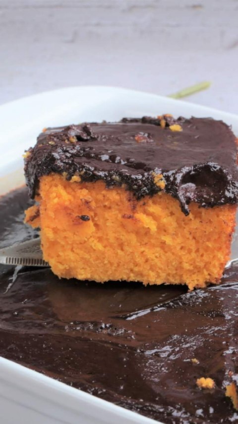 Carrot Cake with Cocoa Sauce