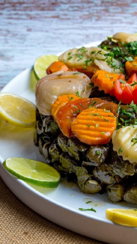 Stuffed Vine Leaves with Oil