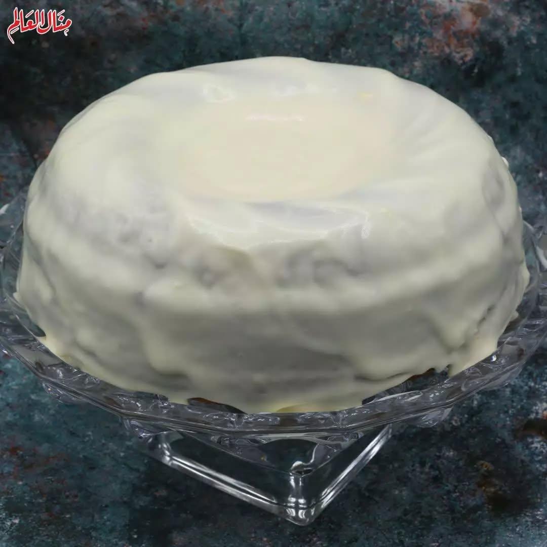 Cake with Cheese Sauce