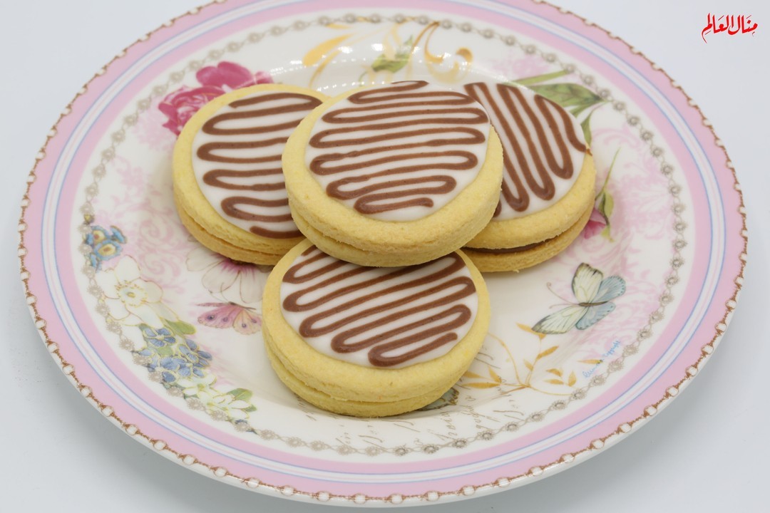Caramel Biscuits with Sugar Glaze