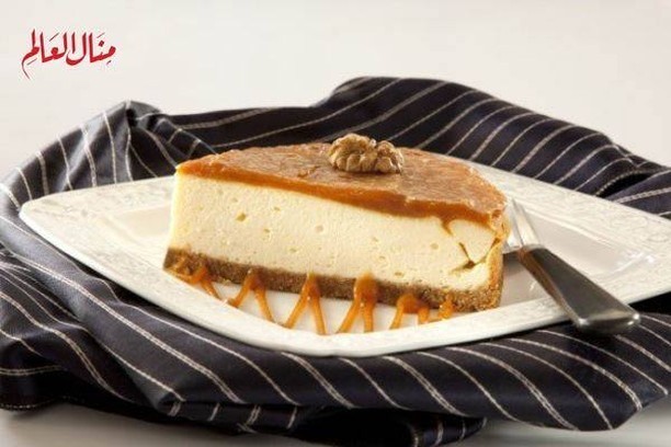 Baked Toffee Cheesecake with Sauce
