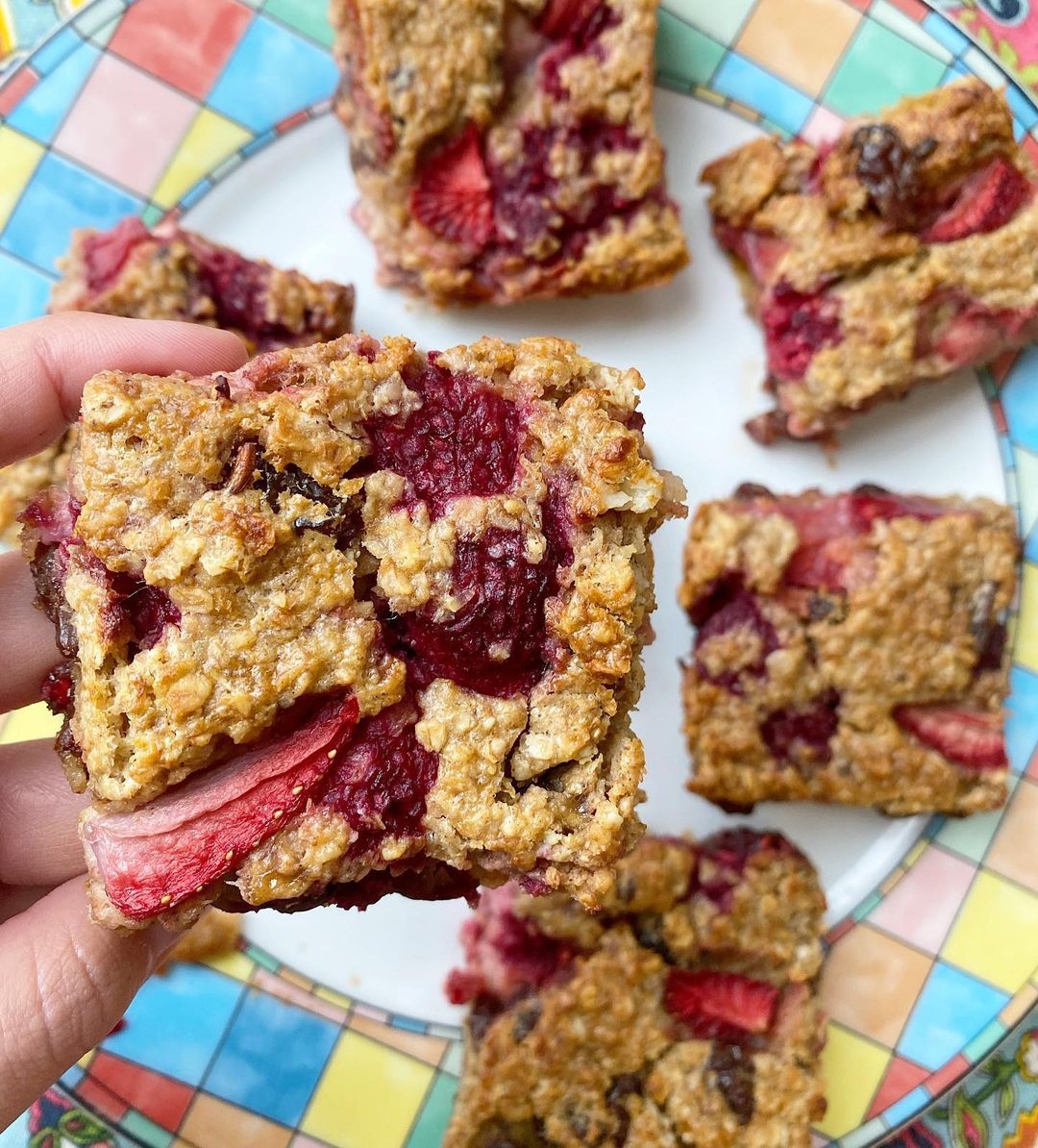 Berry and Banana Oat Bars