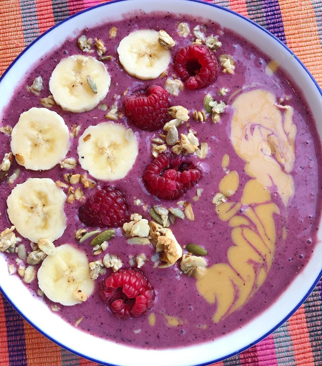 Delicious Berry Smoothie Bowl with Coconut Yoghurt