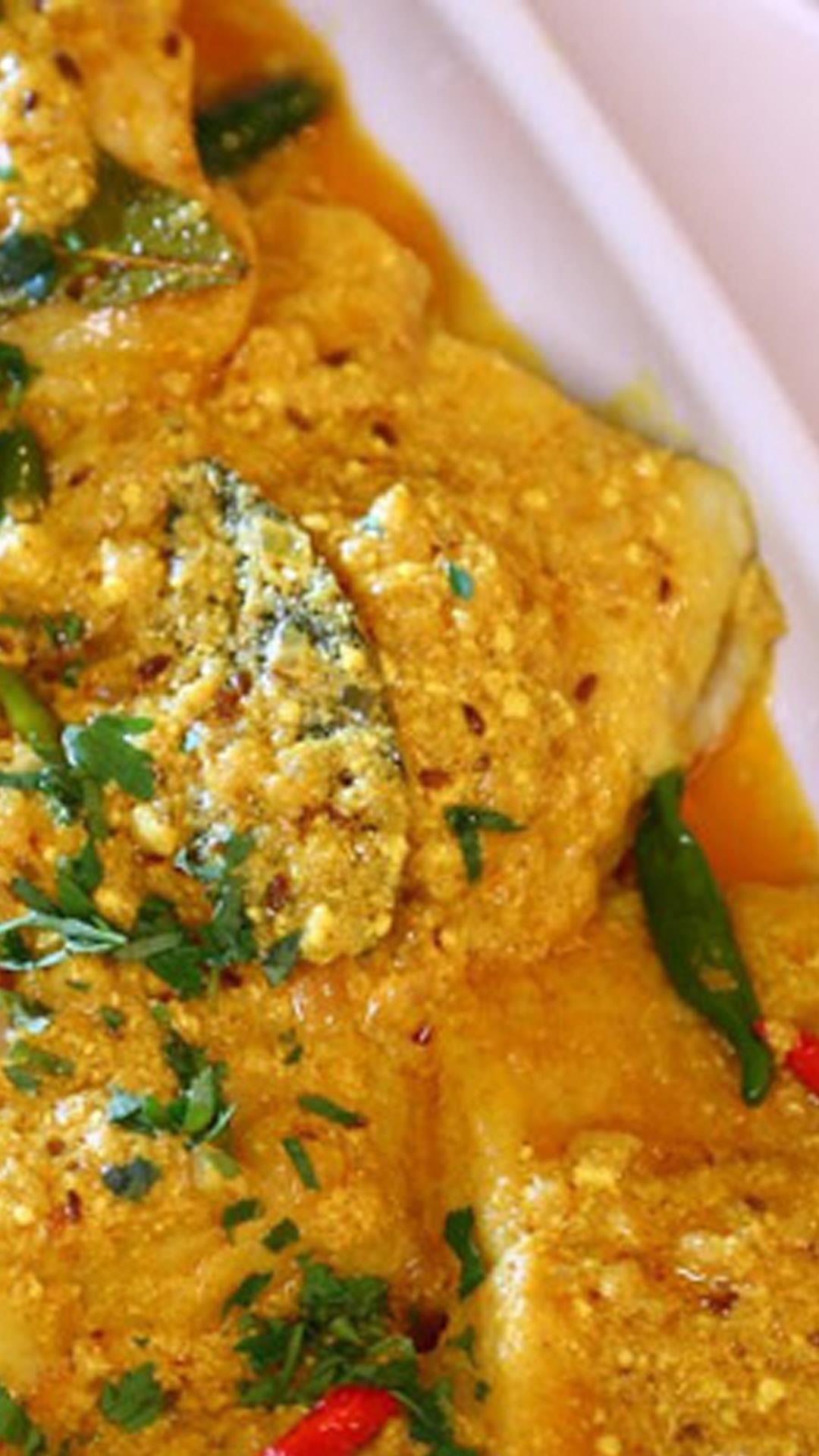 Spiced Pan-Fried Fish with Yogurt Sauce