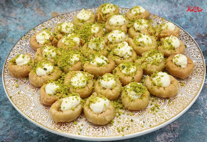 Syrup-Soaked Stuffed Phyllo Pastry