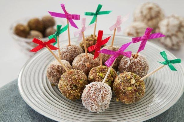 No-Bake Date and Biscuit Sweets