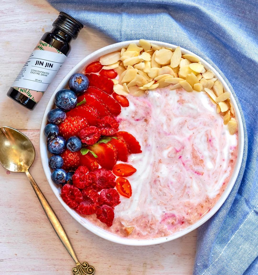 Easy and Delicious Raspberry Overnight Oats